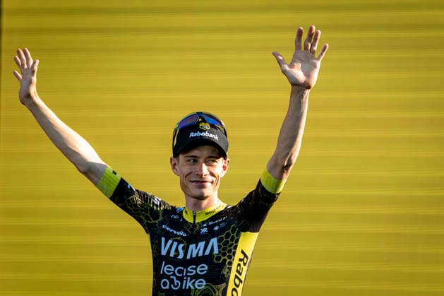 113th Tour de France 2026 - Team Presentation Jonas Vingegaard of Visma-Lease a Bike waves to the crowd in front of the Sagrada Familia during the Tour de France 2026 team presentation ceremony in Barcelona, Spain, on July 2, 2026. The Danish rider arrives at the race as one of the main favorites after winning the 2026 Giro d Italia. Barcelona Spain  Copyright: xLeonardoxGerzonx originalFilename:gerzon-notitle260702_npziu.jpg
