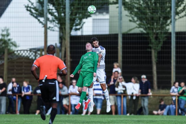 Fussball, 3.Liga Saison 2026 2027 Testspiel TuS Viktoria Buchholz - MSV Duisburg 02.07.2026, Karl-Dölzig Platz Tobias Fleckstein (MSV Duisburg, 5) Kopfballaktion Duisburg Karl-Dölzig Platz Nordrhein-Westfalen Deutschland *** Sports, Soccer, 3rd Division, 2026–2027 Season, Friendly Match: TuS Viktoria Buchholz vs. MSV Duisburg, July 2, 2026, Karl Dölzig Platz, Tobias Fleckstein, MSV Duisburg, 5 header plays, Duisburg, Karl Dölzig Platz, North Rhine-Westphalia, Germany