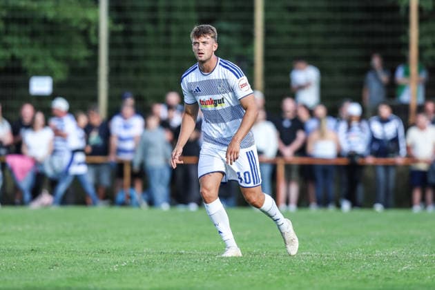 Fussball, 3.Liga Saison 2026 2027 Testspiel TuS Viktoria Buchholz - MSV Duisburg 02.07.2026, Karl-Dölzig Platz Ben Schlicke (MSV Duisburg, 40) Duisburg Karl-Dölzig Platz Nordrhein-Westfalen Deutschland *** Sports, Soccer, 3rd Division, 2026–2027 Season, Friendly Match: TuS Viktoria Buchholz vs. MSV Duisburg, July 2, 2026, Karl Dölzig Platz, Ben Schlicke, MSV Duisburg, 40 Duisburg, Karl Dölzig Platz, North Rhine-Westphalia, Germany