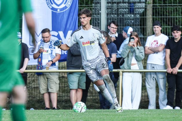 Fussball, 3.Liga Saison 2026 2027 Testspiel TuS Viktoria Buchholz - MSV Duisburg 02.07.2026, Karl-Dölzig Platz Laurenz Jennissen (MSV Duisburg, 21) Duisburg Karl-Dölzig Platz Nordrhein-Westfalen Deutschland *** Sports, Soccer, 3rd Division, 2026–2027 Season, Friendly Match: TuS Viktoria Buchholz vs. MSV Duisburg, July 2, 2026, Karl Dölzig Platz, Laurenz Jennissen, MSV Duisburg, 21 Duisburg, Karl Dölzig Platz, North Rhine-Westphalia, Germany