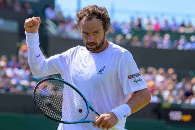 Day Five: The Championships - Wimbledon 2026 LONDON, ENGLAND JULY 03 - Roman Safiullin of Russia during Gentlemen s Single Third Round against Joao Fonseca of Brazil at The Wimbledon Lawn Tennis Championship at Wimbledon on July 03, 2026 in London, England. (Photo by Keeran Marquis)  Copyright: xKeeranxMarquis Fotoarena SPPx Sportspressphoto_SPR183562