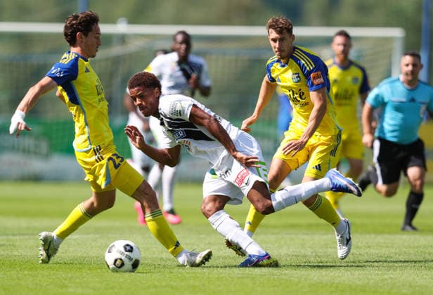 SOCCER - Sturm vs Kosice, test match IRDNING,AUSTRIA,03.JUL.26 - SOCCER - ADMIRAL Bundesliga, Nike liga, SK Sturm Graz vs FC Kosice, test match. Image shows Matej Madlenak (Kosice) and Axel Kayombo (Sturm).  GEPAxpictures xHaraldxSteiner