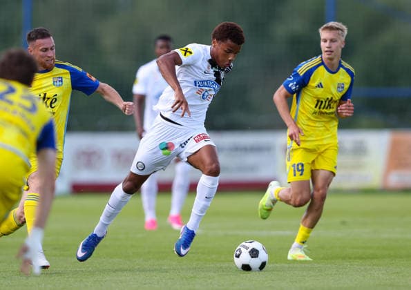 SOCCER - Sturm vs Kosice, test match IRDNING,AUSTRIA,03.JUL.26 - SOCCER - ADMIRAL Bundesliga, Nike liga, SK Sturm Graz vs FC Kosice, test match. Image shows Axel Kayombo (Sturm) and Davor Palumets (Kosice).  GEPAxpictures xHaraldxSteiner