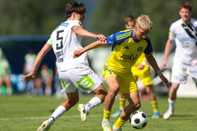 SOCCER - Sturm vs Kosice, test match IRDNING,AUSTRIA,03.JUL.26 - SOCCER - ADMIRAL Bundesliga, Nike liga, SK Sturm Graz vs FC Kosice, test match. Image shows Albert Vallci (Sturm) and Davor Palumets (Kosice).  GEPAxpictures xHaraldxSteiner
