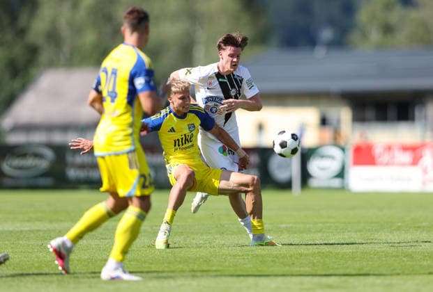 SOCCER - Sturm vs Kosice, test match IRDNING,AUSTRIA,03.JUL.26 - SOCCER - ADMIRAL Bundesliga, Nike liga, SK Sturm Graz vs FC Kosice, test match. Image shows Davor Palumets (Kosice) and Luca Weinhandl (Sturm).  GEPAxpictures xHaraldxSteiner