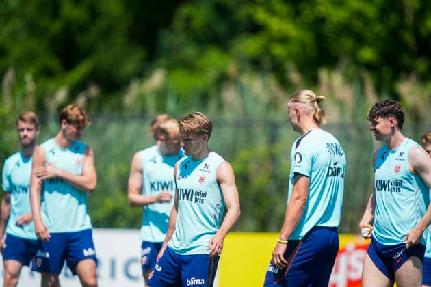 Fotball-VM 2026: New Jersey, USA 20260703. Martin odegaard og Erling Braut Haaland trener pa Melanie Lane Training Ground for 8 -delsfinalen i VM mot Brasil. Foto: Terje Pedersen NTB New Jersey USA EDITORIAL USE ONLY. RESTRICTED USE FOR BETTING COMPANIES Ref:_SPO1e-MGqQJ1kQ.jpg *** 2026 World Cup in New Jersey, USA 20260703 Martin Odegaard and Erling Braut Haaland train at Melanie Lane Training Ground ahead of the World Cup quarterfinal against Brazil. Photo: Terje Pedersen, NTB, New Jersey, USA. EDITORIAL USE ONLY. RESTRICTED USE FOR BETTING COMPANIES  Copyright: xTerjexPedersenx xNTBx