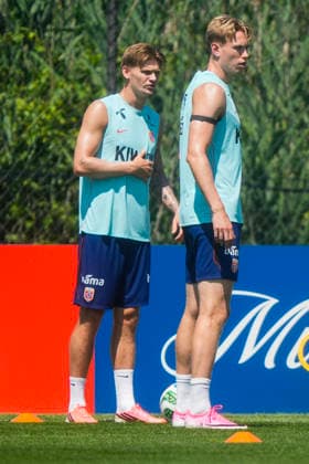 Fotball-VM 2026: New Jersey, USA 20260703. Torbjorn Heggem og David Moller Wolfe trener pa Melanie Lane Training Ground for 8 -delsfinalen i VM mot Brasil. Foto: Terje Pedersen NTB New Jersey USA EDITORIAL USE ONLY. RESTRICTED USE FOR BETTING COMPANIES Ref:_SPOBJ-VBw-8Aqg.jpg *** 2026 FIFA World Cup in New Jersey, USA 20260703 Torbjorn Heggem and David Moller Wolfe train at Melanie Lane Training Ground ahead of the World Cup quarterfinal against Brazil. Photo: Terje Pedersen, NTB, New Jersey, USA. EDITORIAL USE ONLY. RESTRICTED USE FOR BETTING COMPANIES.  Copyright: xTerjexPedersenx xNTBx