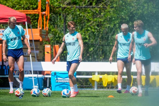 Fotball-VM 2026: New Jersey, USA 20260703. Erling Braut Haaland, Martin odegaard, Julian Ryerson og Kristian Thorstvedt pa Melanie Lane Training Ground for 8-delsfinalen i VM mot Brasil. Foto: Terje Pedersen NTB New Jersey USA EDITORIAL USE ONLY. RESTRICTED USE FOR BETTING COMPANIES Ref:_SPOZM4GxuSQPfo.jpg *** 2026 FIFA World Cup, New Jersey, USA, July 3, 2026: Erling Braut Haaland, Martin Ødegaard, Julian Ryerson, and Kristian Thorstvedt at Melanie Lane Training Ground ahead of the World Cup quarterfinal against Brazil. Photo: Terje Pedersen, NTB, New Jersey, USA. EDITORIAL USE ONLY. RESTRICTED USE FOR BETTING COMPANIES.  Copyright: xTerjexPedersenx xNTBx