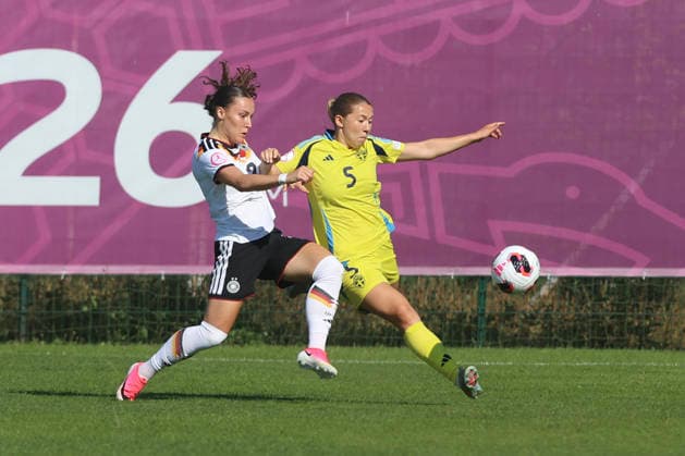 Sport Bilder des Tages 260703 Felicia Strässer of Germany and Paula Broddner Klingspor of Sweden during the women s Euro Under-19 football match between Sweden and Germany on July 3, 2026 in Zenica. Photo: Aleksandar Djorovic BILDBYRAN COP 184 XX0042 fotboll football soccer fotball u19 em match 3 sverige germany womens euro under-19 sweden dam bbeng u19 f19 euros *** July 3, 2026: Felicia Strässer of Germany and Paula Broddner Klingspor of Sweden during the Women’s Under-19 European Championship soccer match between Sweden and Germany on July 3, 2026 in Zenica. Photo by Aleksandar Djorovic. BILDBYRAN COP 184 XX0042 soccer football fotball U19 European Championship match 3 Sweden Germany Women’s U19 European Championship Sweden women’s U19 soccer  Copyright: ALEKSANDARxDJOROVIC BB260703ZD008