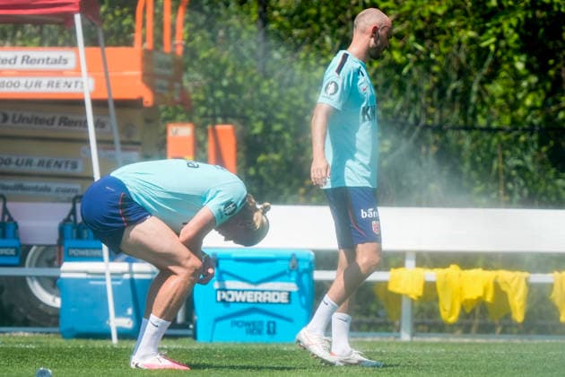 Sport Bilder des Tages Fotball-VM 2026: New Jersey, USA 20260703. Erling Braut Haaland og Fredrik Aursnes trener pa Melanie Lane Training Ground for 8 -delsfinalen i VM mot Brasil. Foto: Terje Pedersen NTB New Jersey USA EDITORIAL USE ONLY. RESTRICTED USE FOR BETTING COMPANIES Ref:_SPO3KY8eeEjjVQ.jpg *** 2026 World Cup in New Jersey, USA 20260703 Erling Braut Haaland and Fredrik Aursnes train at Melanie Lane Training Ground ahead of the World Cup quarterfinal against Brazil. Photo: Terje Pedersen, NTB, New Jersey, USA. EDITORIAL USE ONLY. RESTRICTED USE FOR BETTING COMPANIES.  Copyright: xTerjexPedersenx xNTBx