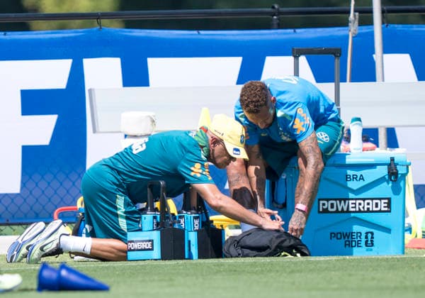 Neymar (Brazil, 10) wird behandelt FIFA World Cup, WM, Weltmeisterschaft, Fussball 2026: Brasilien Training 03 July 2026, FIFA World Cup 2026: Brasilien Training at Columbia Park Training Facility in Morristown, New Jersey, USA. *** Neymar Brazil, No. 10, is receiving treatment during the 2026 FIFA World Cup Brazil training session on July 3, 2026, at the Columbia Park Training Facility in Morristown, New Jersey, USA Copyright: HMBxMedia xMarcoxBader