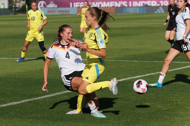 260703 Lina Szaraz of Germany and Augusta Priks of Sweden during the women s Euro Under-19 football match between Sweden and Germany on July 3, 2026 in Zenica. Photo: Aleksandar Djorovic BILDBYRAN COP 184 XX0042 fotboll football soccer fotball u19 em match 3 sverige germany womens euro under-19 sweden dam bbeng u19 f19 euros *** July 3, 2026: Lina Szaraz of Germany and Augusta Priks of Sweden during the Women’s Under-19 European Championship soccer match between Sweden and Germany on July 3, 2026 in Zenica. Photo by Aleksandar Djorovic. BILDBYRAN COP 184 XX0042 soccer U19 European Championship match 3 Sweden Germany Women s U19 European Championship Sweden women s U19 soccer  Copyright: ALEKSANDARxDJOROVIC BB260703ZL011
