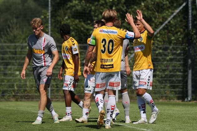 03.07.2026, AUT, St.Roman, Testspiel SV Ried vs Jahn Regensburg, Im Bild: Torjubel SV Ried, Fotocredit Reinhard Schröckelsberger *** July 3, 2026, Austria, St. Roman, Friendly Match: SV Ried vs. Jahn Regensburg; Pictured: SV Ried celebrating a goal; Photo credit: Reinhard Schröckelsberger