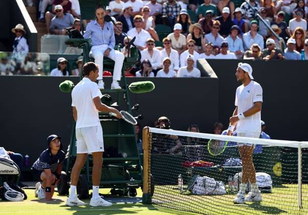 Daniil Medvedev talks to the umpire during his third round match against Jan-Lennard Struff Wimbledon Tennis Championships, Day 5, The All England Lawn Tennis and Croquet Club, London, UK - 03 Jul 2026London The All England Lawn Tennis and United Kingdom  Copyright: xKieranxMcManus Shutterstockx 16970351du
