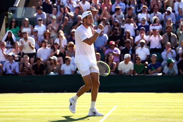 Jan-Lennard Struff celebrates during his third round match Wimbledon Tennis Championships, Day 5, The All England Lawn Tennis and Croquet Club, London, UK - 03 Jul 2026London The All England Lawn Tennis and United Kingdom  Copyright: xKieranxMcManus Shutterstockx 16970351dx