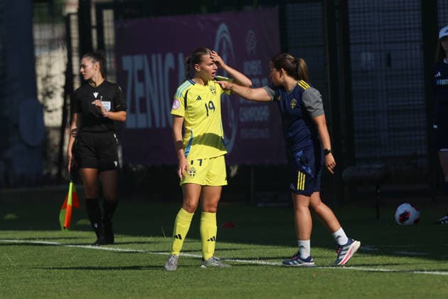 260703 Agnes Ekberg and Head coach Briana Campos of Sweden during the women s Euro Under-19 football match between Sweden and Germany on July 3, 2026 in Zenica. Photo: Aleksandar Djorovic BILDBYRAN COP 184 XX0042 fotboll football soccer fotball u19 em match 3 sverige germany womens euro under-19 sweden dam bbeng u19 f19 euros *** July 3, 2026: Agnes Ekberg and Head Coach Briana Campos of Sweden during the Women’s Under-19 European Championship soccer match between Sweden and Germany on July 3, 2026 in Zenica. Photo by Aleksandar Djorovic. BILDBYRAN COP 184 XX0042 soccer football fotball U19 European Championship match 3 Sweden Germany Women’s U19 European Championship Sweden women’s U19 soccer  Copyright: ALEKSANDARxDJOROVIC BB260703ZT015