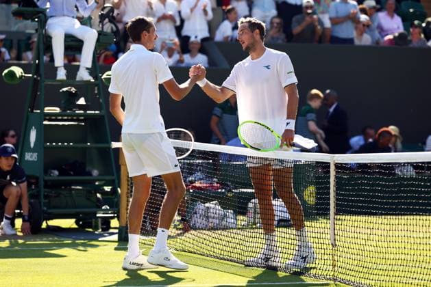 Jan-Lennard Struff celebrates victory in his third round match against Daniil Medvedev Wimbledon Tennis Championships, Day 5, The All England Lawn Tennis and Croquet Club, London, UK - 03 Jul 2026London The All England Lawn Tennis and United Kingdom  Copyright: xKieranxMcManus Shutterstockx 16970351eh