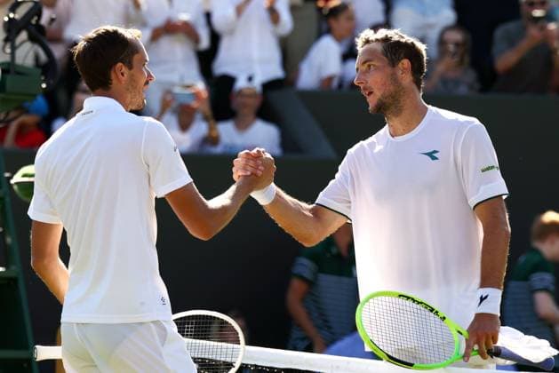 Sport Bilder des Tages Jan-Lennard Struff celebrates victory in his third round match against Daniil Medvedev Wimbledon Tennis Championships, Day 5, The All England Lawn Tennis and Croquet Club, London, UK - 03 Jul 2026London The All England Lawn Tennis and United Kingdom  Copyright: xKieranxMcManus Shutterstockx 16970351ej