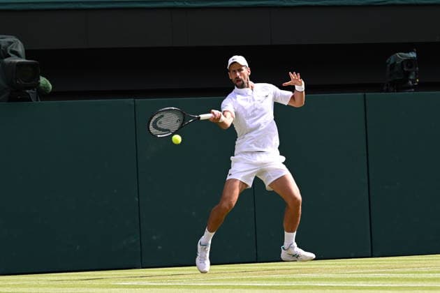 Tennis - Wimbledon 2026 - ITF - The Championships - 03 06 2026 - Tennis - Wimbledon 2026 - ITF - The Championships - 03 06 2026 - Novak Djokovic - Serbie - bat Arthur Rinderknech - France London  Copyright: xChryslenexCaillaud Psnewzx