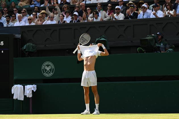 Tennis - Wimbledon 2026 - ITF - The Championships - 03 06 2026 - Tennis - Wimbledon 2026 - ITF - The Championships - 03 06 2026 - Novak Djokovic - Serbie - bat Arthur Rinderknech - France London  Copyright: xChryslenexCaillaud Psnewzx