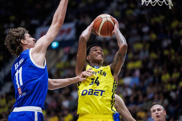 260703 Adam Kejval of Czech Republic and Bobi Klintman of Sweden during the FIBA World Cup Qualifier game between Sweden and Czech Republic on July 3, 2026 in Stockholm. Photo: Kenta Jönsson BILDBYRAN COP 210 KJ0349 basket basketball vm-kval kval fiba world cup qualifiers sverige tjeckien sweden czech republic bbeng *** July 3, 2026: Adam Kejval of the Czech Republic and Bobi Klintman of Sweden during the FIBA World Cup Qualifier game between Sweden and the Czech Republic on July 3, 2026 in Stockholm. Photo by Kenta Jönsson, BILDBYRAN COP 210 KJ0349. basketball, FIBA World Cup Qualifiers, Sweden, Czech Republic, bbeng  Copyright: KENTAxJÖNSSON BB260703KJ030