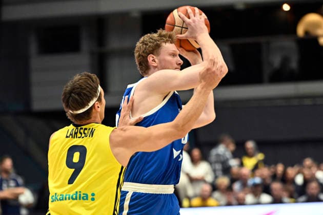 STOCKHOLM, SWEDEN 20260703 Sweden s Pelle Larsson and the Czech Republic s Jakub Necas during the Fiba World Cup Qualifier, first round group H, basket ball match between Sweden and Czechia at Hovet in Stockholm, Sweden July 03, 2026. STOCKHOLM SWEDEN x10050x *** STOCKHOLM, SWEDEN July 3, 2026 Sweden s Pelle Larsson and the Czech Republic s Jakub Necas during the FIBA World Cup Qualifier, first round, Group H, basketball game between Sweden and the Czech Republic at Hovet in Stockholm, Sweden, July 3, 2026 STOCKHOLM SWEDEN x10050x  Copyright: xPontusxxLundahl TTx BASKET WORLD CUP QUALIFIER SWEDEN-CZECHIA