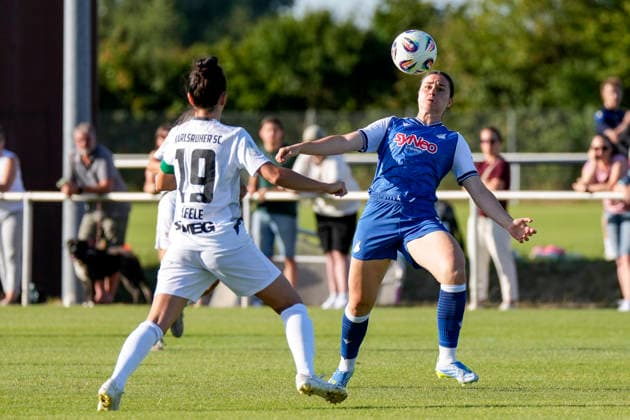 v.li.: Selina Häfele (KSC, 19), Svenja Julia Fölmli (TSG, 19), Zweikampf, Spielszene, Duell, duel, tackle, tackling, Dynamik, Action, Aktion, 03.07.2026, Sankt Leon-Rot (Deutschland), Fussball, Frauen, Testspiel, TSG 1899 Hoffenheim - Karlsruher SC, 03.07.2026, Sankt Leon-Rot (Deutschland), Fussball, Frauen, Testspiel, TSG 1899 Hoffenheim - Karlsruher SC, DFB DFL REGULATIONS PROHIBIT ANY USE OF PHOTOGRAPHS AS IMAGE SEQUENCES AND OR QUASI-VIDEO. *** From left: Selina Häfele (KSC), 19, Svenja Julia Fölmli (TSG), 19, tackle, game scene, duel, tackle, tackling, dynamism, action, 03 07 2026, Sankt Leon Rot, Germany, soccer, women, friendly match, TSG 1899 Hoffenheim vs. Karlsruher SC, July 3, 2026, Sankt Leon Rot, Germany, soccer, women, friendly match, TSG 1899 Hoffenheim vs. Karlsruher SC, DFB and DFL regulations prohibit any use of photographs as image sequences and or quasi-video xozx