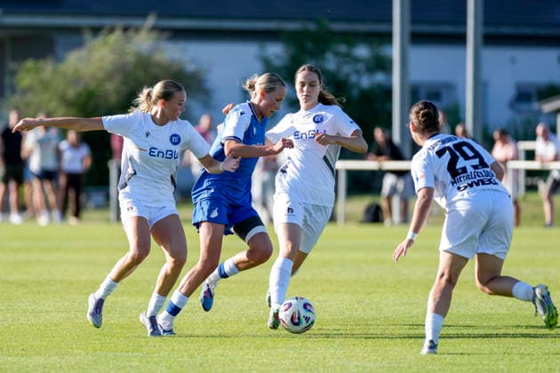 v.li.: Mia Rodach (KSC, 17), Feli Delacauw (TSG, 24), Ann-Sophie Braun (KSC, 16), Norina Michelfelder (KSC, 29), Zweikampf, Spielszene, Duell, duel, tackle, tackling, Dynamik, Action, Aktion, 03.07.2026, Sankt Leon-Rot (Deutschland), Fussball, Frauen, Testspiel, TSG 1899 Hoffenheim - Karlsruher SC, 03.07.2026, Sankt Leon-Rot (Deutschland), Fussball, Frauen, Testspiel, TSG 1899 Hoffenheim - Karlsruher SC, DFB DFL REGULATIONS PROHIBIT ANY USE OF PHOTOGRAPHS AS IMAGE SEQUENCES AND OR QUASI-VIDEO. *** From left: Mia Rodach (KSC), 17, Feli Delacauw TSG, 24, Ann Sophie Braun KSC, 16, Norina Michelfelder KSC, 29, tackle, game scene, duel, tackle, tackling, dynamics, action, 03 07 2026, Sankt Leon Rot, Germany, soccer, women, friendly match, TSG 1899 Hoffenheim vs. Karlsruher SC, July 3, 2026, Sankt Leon Rot, Germany, soccer, women, friendly match, TSG 1899 Hoffenheim vs. Karlsruher SC, DFB and DFL regulations prohibit any use of photographs as image sequences and or quasi-video xozx