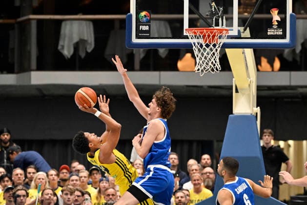 STOCKHOLM, SWEDEN 20260703 Sweden s Melwin Pantzar and Adam of the Czech Republic Kejval during the Fiba World Cup Qualifier, first round group H, basket ball match between Sweden and Czechia at Hovet in Stockholm, Sweden July 03, 2026. STOCKHOLM SWEDEN x10050x *** STOCKHOLM, SWEDEN July 3, 2026 Sweden s Melwin Pantzar and Adam of the Czech Republic Kejval during the FIBA World Cup Qualifier, first round, Group H, basketball game between Sweden and the Czech Republic at Hovet in Stockholm, Sweden, July 3, 2026 STOCKHOLM SWEDEN x10050x  Copyright: xPontusxxLundahl TTx BASKET WORLD CUP QUALIFIER SWEDEN-CZECHIA
