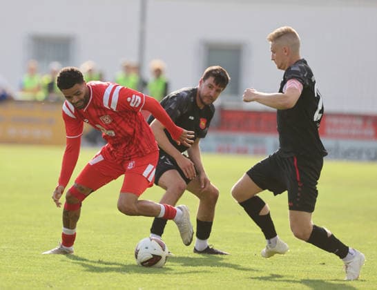 030126 Halle Saale Sachsen Anhalt Leuna Chemie Stadion Fußball Hallescher FC Halle HFC Regionalliga Nordost 4. Liga Männer Saison 2026 2027 Testspiel beim MSV Eisleben HFC- FSV Schöningen Stanley Ratifo ( Hallescher FC) , Maxilian Sauer *** 030126 Halle, Saale, Saxony-Anhalt, Leuna, Chemistry, Stadium, Sports, Soccer, Hallescher FC (Halle), HFC, Northeast Regional League, 4th Division, Men, 2026–2027 Season, Friendly Match at MSV Eisleben, HFC, FSV Schöningen, Stanley Ratifo, Hallescher FC, Maxilian Sauer