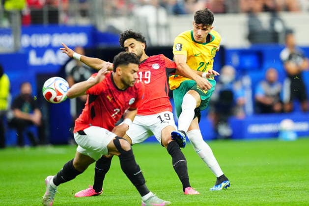 Australia v Egypt - FIFA World Cup, WM, Weltmeisterschaft, Fussball 2026 - Round of 32 ARLINGTON, USA - JULY 03: Cristian Volpato (20) of Australia in action against Marwan Attia (19) of Egypt during the 2026 FIFA World Cup Round of 32 match between Australia and Egypt at Dallas Stadium in Arlington, Texas, United States on July 03, 2026. Evrim Aydin Anadolu Texas United States. Editorial use only. Please get in touch for any other usage.  Copyright: x2026xAnadoluxEvrimxAydinx
