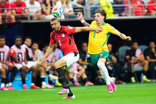 Australia v Egypt - FIFA World Cup, WM, Weltmeisterschaft, Fussball 2026 - Round of 32 ARLINGTON, USA - JULY 03: Jordan Bos (R) of Australia in action against Ramy Rabia (L) of Egypt during the 2026 FIFA World Cup Round of 32 match between Australia and Egypt at Dallas Stadium in Arlington, Texas, United States on July 03, 2026. Evrim Aydin Anadolu Texas United States. Editorial use only. Please get in touch for any other usage.  Copyright: x2026xAnadoluxEvrimxAydinx