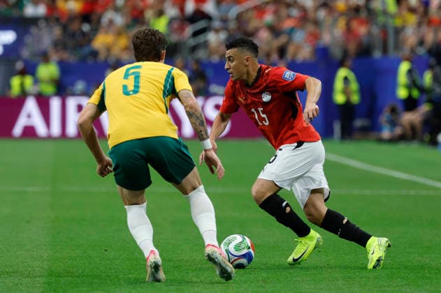 Australia s Jordan Bos (L) in action against Egypt s Karim Hafez during a Round 32 2026 FIFA World Cup, WM, Weltmeisterschaft, Fussball match between Egypt and Australia, at the Dallas Stadium, in Dallas, United States, 03 July 2026. Egypt vs Australia !ACHTUNG: NUR REDAKTIONELLE NUTZUNG!  Copyright: xMariscalx GRAF664 20260703-55020791797_1