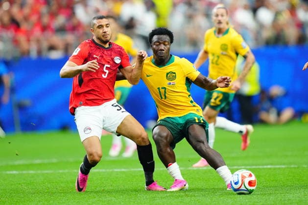 Australia v Egypt - FIFA World Cup, WM, Weltmeisterschaft, Fussball 2026 - Round of 32 ARLINGTON, USA - JULY 03: Nestory Irankunda (17) of Australia in action againstRamy Rabia (5) of Egypt during the 2026 FIFA World Cup Round of 32 match between Australia and Egypt at Dallas Stadium in Arlington, Texas, United States on July 03, 2026. Evrim Aydin Anadolu Texas United States. Editorial use only. Please get in touch for any other usage.  Copyright: x2026xAnadoluxEvrimxAydinx