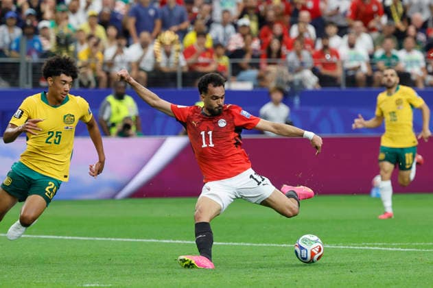 Egypt s Mostafa Ziko (R) kicks the ball during a Round 32 2026 FIFA World Cup, WM, Weltmeisterschaft, Fussball match between Egypt and Australia, at the Dallas Stadium, in Dallas, United States, 03 July 2026. Australia vs Egypt !ACHTUNG: NUR REDAKTIONELLE NUTZUNG!  Copyright: xMariscalx GRAF676 0860691680st