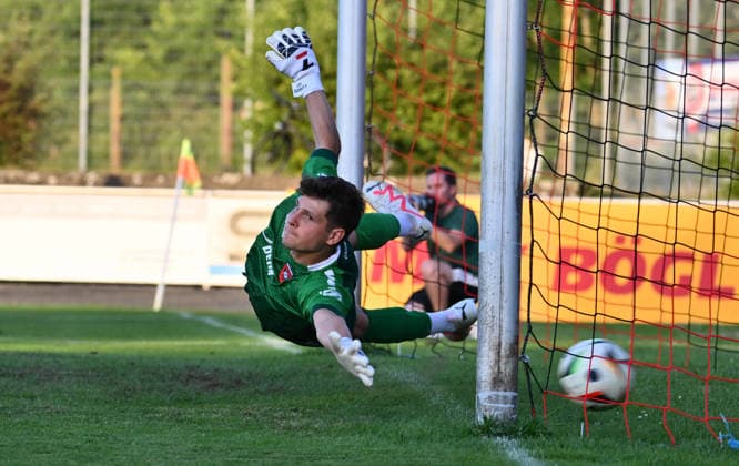 Sport Bilder des Tages 03.07.2026 - Fussball - Saison 2026 2027 - BFV - Toto-Pokal : ASV Neumarkt - SV Fortuna Regensburg - - xwoxzix - Lars Böhmeke (1, ASV Neumarkt ) Elfmeter Strafstoß Elmeterschießen *** July 3, 2026 Soccer Season 2026–2027 BFV Toto Cup ASV Neumarkt SV Fortuna Regensburg xwoxzix Lars Böhmeke 1, ASV Neumarkt Penalty Kick Penalty Shootout
