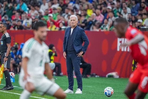 Kanada: Fußball FIFA World Cup, WM, Weltmeisterschaft, Fussball 2026 Sechzehntelfinale - Schweiz vs Algerien - BC Place Stadium Vancouver: Vladimir PetkoviÄ‡ Vladimir Petkovic (Trainer Algerien) *** Canada Soccer 2026 FIFA World Cup Round of 32 Switzerland vs. Algeria BC Place Stadium, Vancouver Vladimir PetkoviÄ‡ Vladimir Petkovic, Coach of Algeria Copyright: xJOERANxSTEINSIEKx
