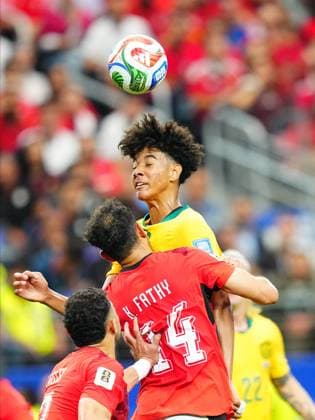 Australia v Egypt - FIFA World Cup, WM, Weltmeisterschaft, Fussball 2026 - Round of 32 ARLINGTON, USA - JULY 03: Lucas Herrington (25) of Australia in action against Hamdy Fathy (14) of Egypt during the 2026 FIFA World Cup Round of 32 match between Australia and Egypt at Dallas Stadium in Arlington, Texas, United States on July 03, 2026. Evrim Aydin Anadolu Texas United States. Editorial use only. Please get in touch for any other usage.  Copyright: x2026xAnadoluxEvrimxAydinx