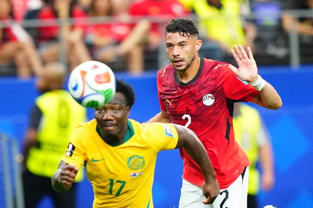 Australia v Egypt - FIFA World Cup, WM, Weltmeisterschaft, Fussball 2026 - Round of 32 ARLINGTON, USA - JULY 03: Nestory Irankunda (17) of Australia in action against Yasser Ibrahim (2) of Egypt during the 2026 FIFA World Cup Round of 32 match between Australia and Egypt at Dallas Stadium in Arlington, Texas, United States on July 03, 2026. Evrim Aydin Anadolu Texas United States. Editorial use only. Please get in touch for any other usage.  Copyright: x2026xAnadoluxEvrimxAydinx