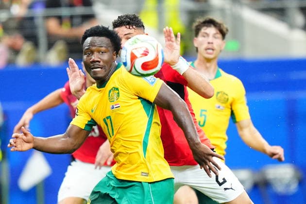 Australia v Egypt - FIFA World Cup, WM, Weltmeisterschaft, Fussball 2026 - Round of 32 ARLINGTON, USA - JULY 03: Nestory Irankunda (17) of Australia in action against Yasser Ibrahim (2) of Egypt during the 2026 FIFA World Cup Round of 32 match between Australia and Egypt at Dallas Stadium in Arlington, Texas, United States on July 03, 2026. Evrim Aydin Anadolu Texas United States. Editorial use only. Please get in touch for any other usage.  Copyright: x2026xAnadoluxEvrimxAydinx