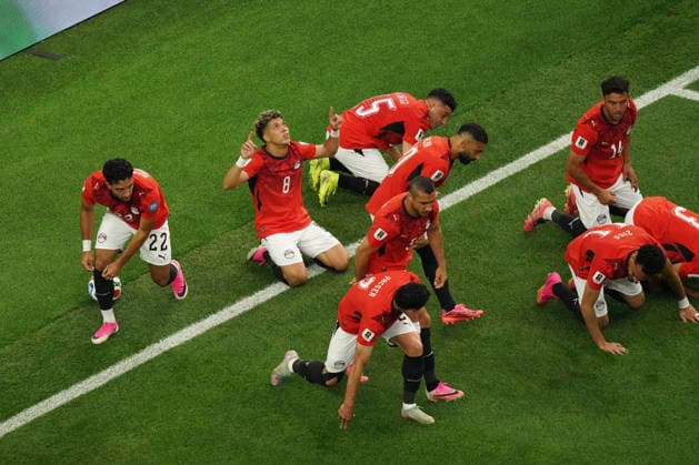 Egypt s Emam Ashour (8) celebrates with teammates after scoring the 0-1 during a Round 32 2026 FIFA World Cup, WM, Weltmeisterschaft, Fussball match between Egypt and Australia, at the Dallas Stadium, in Dallas, United States, 03 July 2026. Australia vs Egypt !ACHTUNG: NUR REDAKTIONELLE NUTZUNG!  Copyright: xKennethxFernandezx GRAF683 20260703-55020792089_1