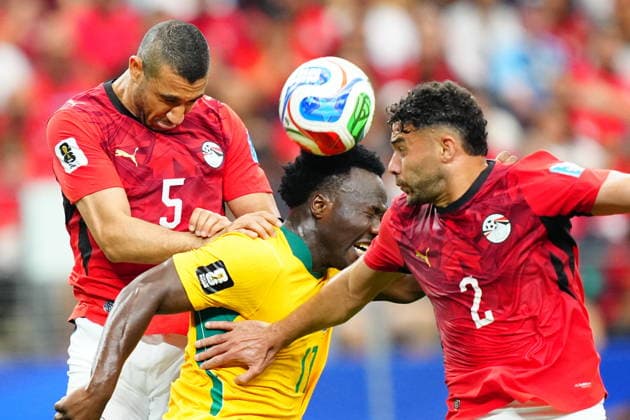 Sport Bilder des Tages Australia v Egypt - FIFA World Cup, WM, Weltmeisterschaft, Fussball 2026 - Round of 32 ARLINGTON, USA - JULY 03: Nestory Irankunda (17) of Australia in action against Yasser Ibrahim (2) of Egypt during the 2026 FIFA World Cup Round of 32 match between Australia and Egypt at Dallas Stadium in Arlington, Texas, United States on July 03, 2026. Evrim Aydin Anadolu Texas United States. Editorial use only. Please get in touch for any other usage.  Copyright: x2026xAnadoluxEvrimxAydinx