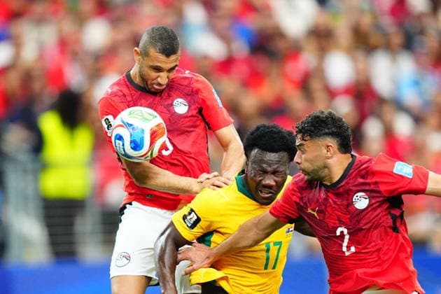 Australia v Egypt - FIFA World Cup, WM, Weltmeisterschaft, Fussball 2026 - Round of 32 ARLINGTON, USA - JULY 03: Nestory Irankunda (17) of Australia in action against Yasser Ibrahim (2) of Egypt during the 2026 FIFA World Cup Round of 32 match between Australia and Egypt at Dallas Stadium in Arlington, Texas, United States on July 03, 2026. Evrim Aydin Anadolu Texas United States. Editorial use only. Please get in touch for any other usage.  Copyright: x2026xAnadoluxEvrimxAydinx