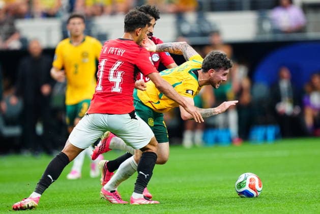 Australia v Egypt - FIFA World Cup, WM, Weltmeisterschaft, Fussball 2026 - Round of 32 ARLINGTON, USA - JULY 03: Aiden O’Neill (13) of Australia in action against Hamdy Fathy (14) of Egypt during the 2026 FIFA World Cup Round of 32 match between Australia and Egypt at Dallas Stadium in Arlington, Texas, United States on July 03, 2026. Evrim Aydin Anadolu Texas United States. Editorial use only. Please get in touch for any other usage.  Copyright: x2026xAnadoluxEvrimxAydinx