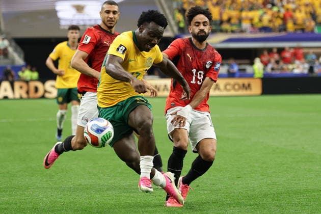 FIFA World Cup, WM, Weltmeisterschaft, Fussball 2026 - Round of 32 - Australia vs Egypt Marawan Attia (R) of Egypt in action against Nestory Irankunda of Australia during the FIFA World Cup 2026 Round of 32 match Australia against Egypt, in Dallas, USA, 03 July 2026. DALLAS United States  Copyright: xCHRISTOPHERxNEUNDORFx