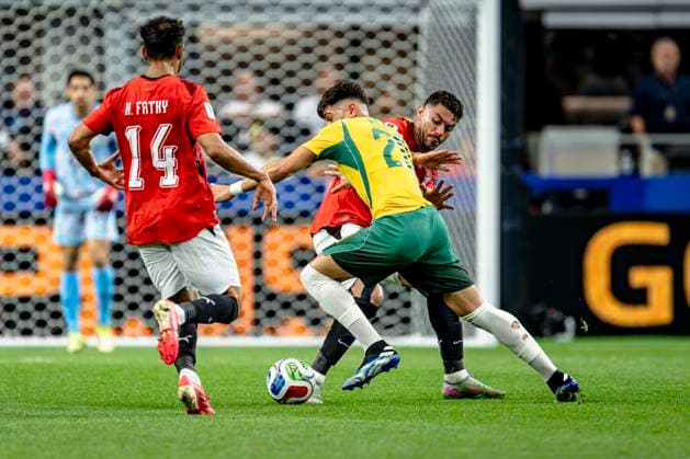 DALLAS - (lr) Yasser Ibrahim of Egypt and Cristian Volpato of Australia during the 2026 World Cup match between Australia and Egypt at Dallas Stadium on July 3, 2026, in Dallas, United States. (Photo by Stefan Koops EYE4IMAGES DeFodi Images) - *** DALLAS — Yasser Ibrahim of Egypt and Cristian Volpato of Australia during the 2026 World Cup match between Australia and Egypt at Dallas Stadium on July 3, 2026, in Dallas, United States. Photo by Stefan Koops, EYE4IMAGES, DeFodi Images