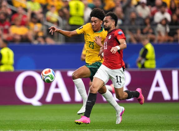 (260704) -- DALLAS, July 4, 2026 -- Lucas Herrington (L) of Australia vies with Mostafa Zico of Egypt during the round of 32 match between Australia and Egypt at the 2026 FIFA World Cup, WM, Weltmeisterschaft, Fussball at Dallas Stadium in Dallas, the United States, July 3, 2026. ) (SP)U.S.-DALLAS-FOOTBALL-FIFA WORLD CUP-ROUND OF 32-AUS VS EGY WuxXiaoling 