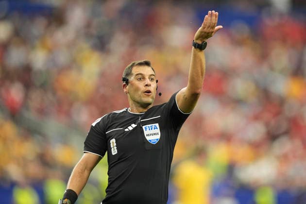 Referee Gustavo Tejera gestures during the match between Australia and Egypt for the 2026 World Cup, held at Dallas Stadium in Dallas, United States. Richard Callis Fotoarena (Richard Callis SPP)  Copyright: xRichardxCallisx xSPPx spp-en-RiCa-2978148