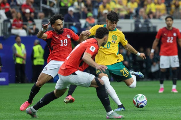 ARLINGTON, TX - JULY 03: Cristian Volpato 20 of Australia takes a shot on goal around Yasser Ibrahim 2 of Egypt during the FIFA World Cup, WM, Weltmeisterschaft, Fussball 2026 Round of 32 match between Australia and Egypt on July 3, 2026, at Dallas Stadium in Dallas, Texas. (Photo by David Buono Icon Sportswire) SOCCER: JUL 03 FIFA World Cup 26 Round of 32 - Australia vs Egypt EDITORIAL USE ONLY Icon260703010