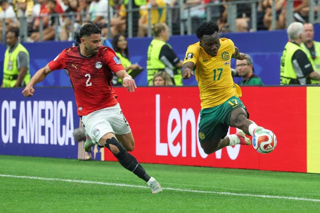 ARLINGTON, TX - JULY 03: Nestory Irankunda 17 of Australia tries to keep the ball in play while pursued by Yasser Ibrahim 2 of Egypt during the FIFA World Cup, WM, Weltmeisterschaft, Fussball 2026 Round of 32 match between Australia and Egypt on July 3, 2026, at Dallas Stadium in Dallas, Texas. (Photo by David Buono Icon Sportswire) SOCCER: JUL 03 FIFA World Cup 26 Round of 32 - Australia vs Egypt EDITORIAL USE ONLY Icon260703027